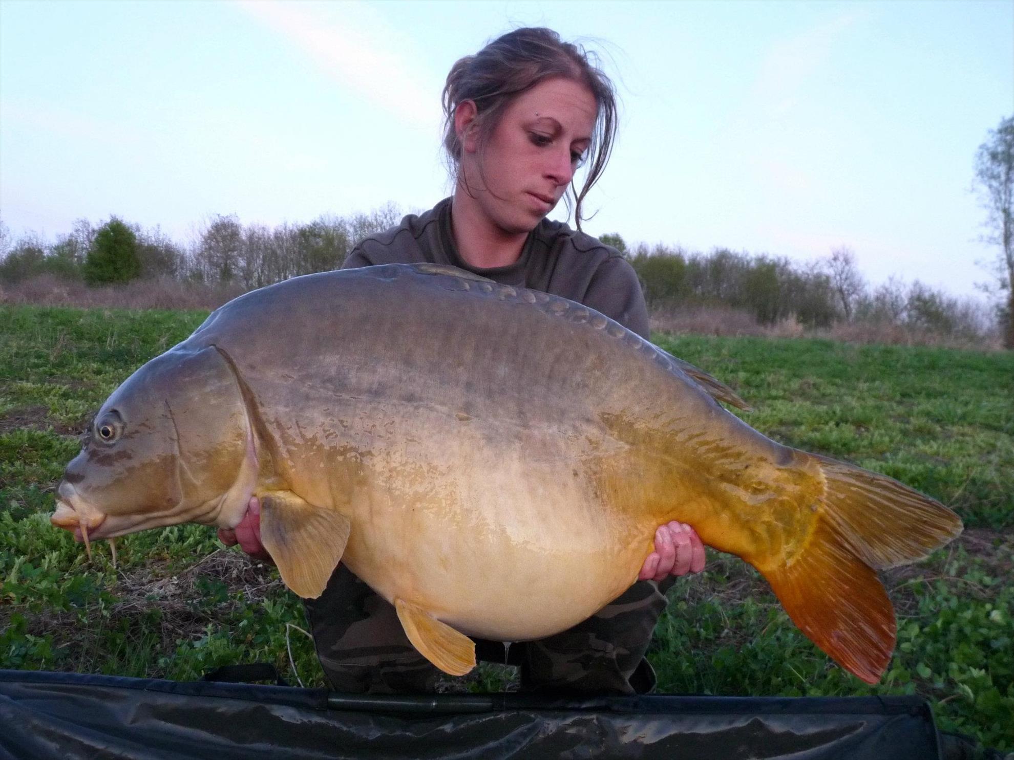 girls fishing 2 - 1935904904216276523161902134033o.jpg